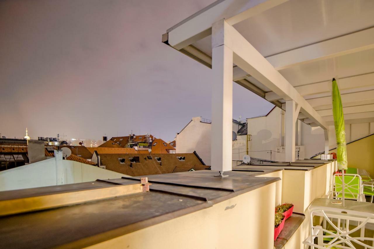 Unique Luxury Loft With Terrace In Old Town Leilighet Praha Eksteriør bilde
